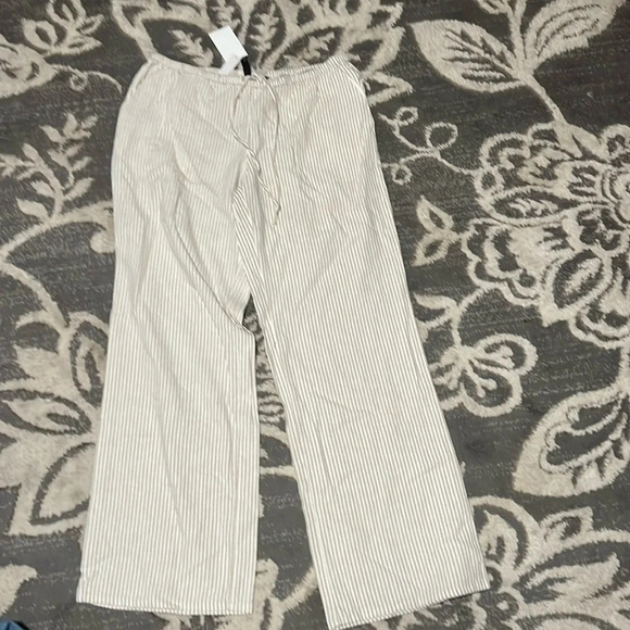 H & m divided crop pants. Size medium. NWT. Khaki and white striped. Pockets. - Picture 1 of 3